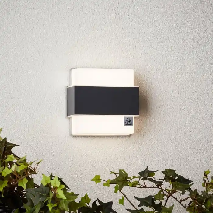 Envío Inmediato Brilliant Archie Lámpara de pie para exterior LED Negro, 1 luz