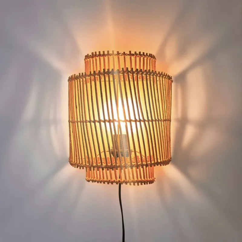Aplique de pared de Ratán "SILIA" - E27 - Interruptor y enchufe Disponible Ahora
